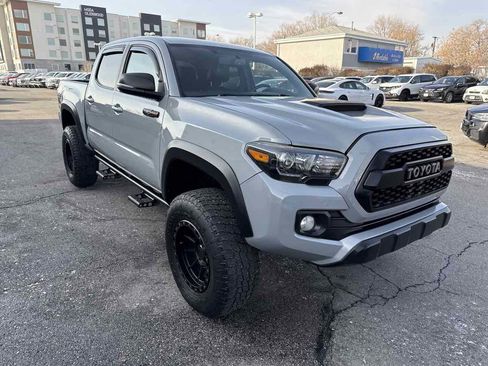 Used 2017 Toyota Tacoma TRD Pro image 4