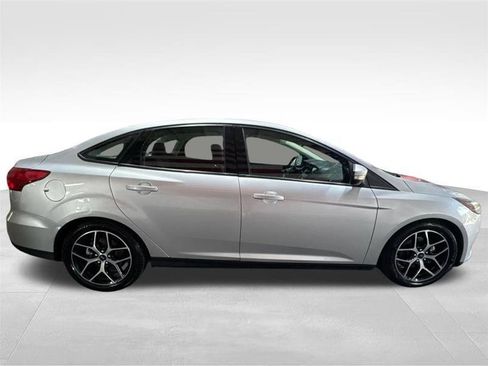 Used 2018 Ford Focus SEL FWD image 4