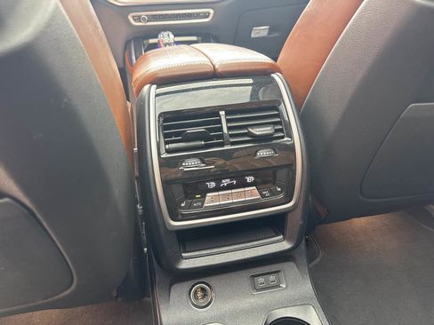 Used 2022 BMW X7 xDrive40i w/ M Sport Package AWD/4WD image 28
