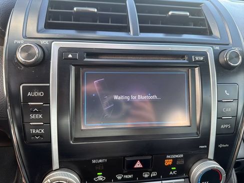 Used 2014 Toyota Camry SE w/ Moonroof Package FWD image 19