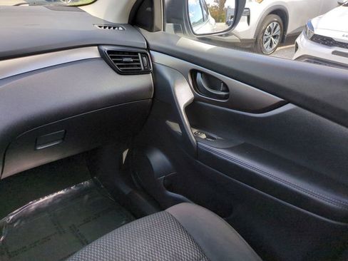 Certified 2022 Nissan Rogue Sport S image 17