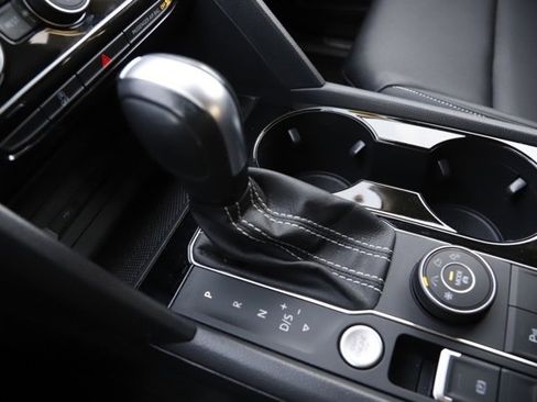 Used 2023 Volkswagen Atlas SE w/ Black Wheel Package image 28