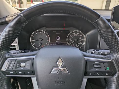 Used 2024 Mitsubishi Outlander SE FWD image 24