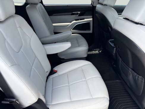Used 2022 Kia Telluride EX w/ EX Premium Package FWD image 19