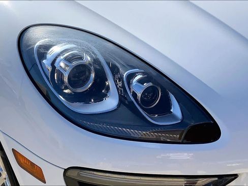 Used 2018 Porsche Macan S image 26
