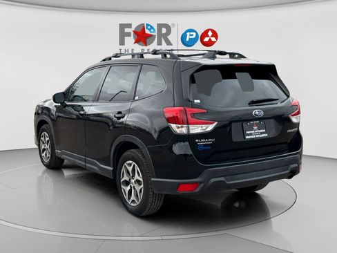 Used 2022 Subaru Forester Premium AWD/4WD image 3