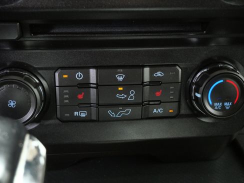 Used 2018 Ford F150 XLT w/ Equipment Group 302A Luxury AWD/4WD image 19
