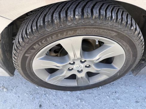 Used 2014 Toyota Sienna SE FWD image 11