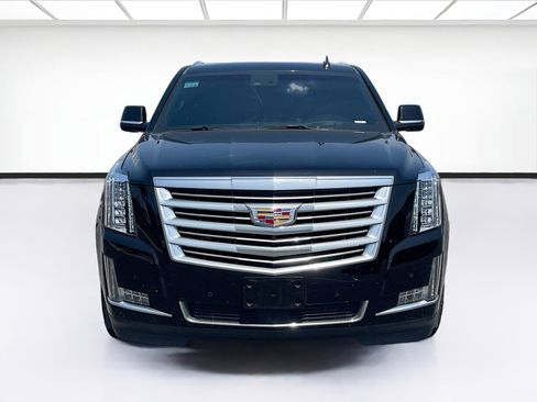 Used 2016 Cadillac Escalade Platinum RWD image 2