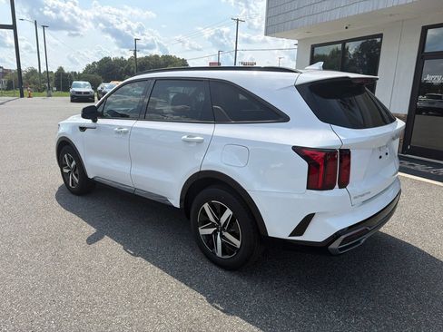 Used 2023 Kia Sorento EX w/ Panoramic Sunroof Package FWD image 7