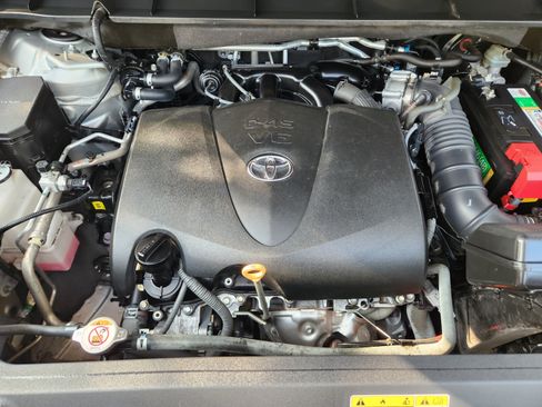 Used 2021 Toyota Highlander Limited FWD image 29