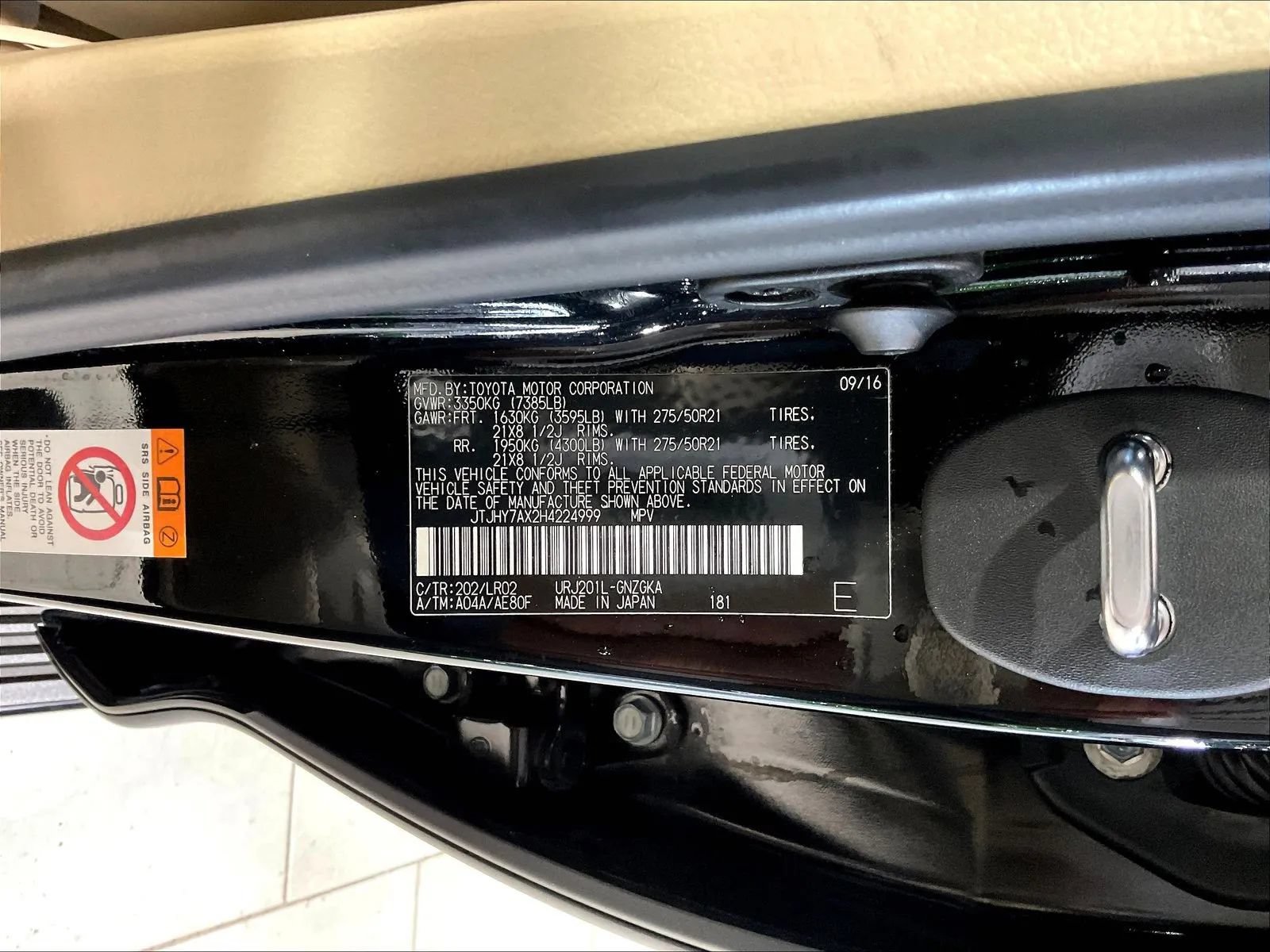 Used 2017 Lexus LX 570 4WD w/ Luxury Package image 32