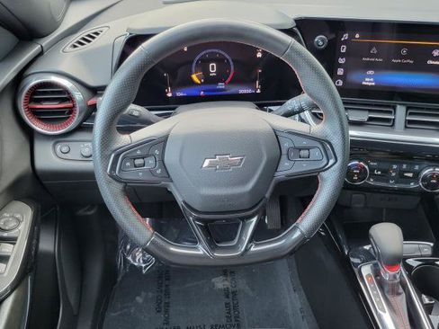 Used 2024 Chevrolet Trax RS FWD image 32