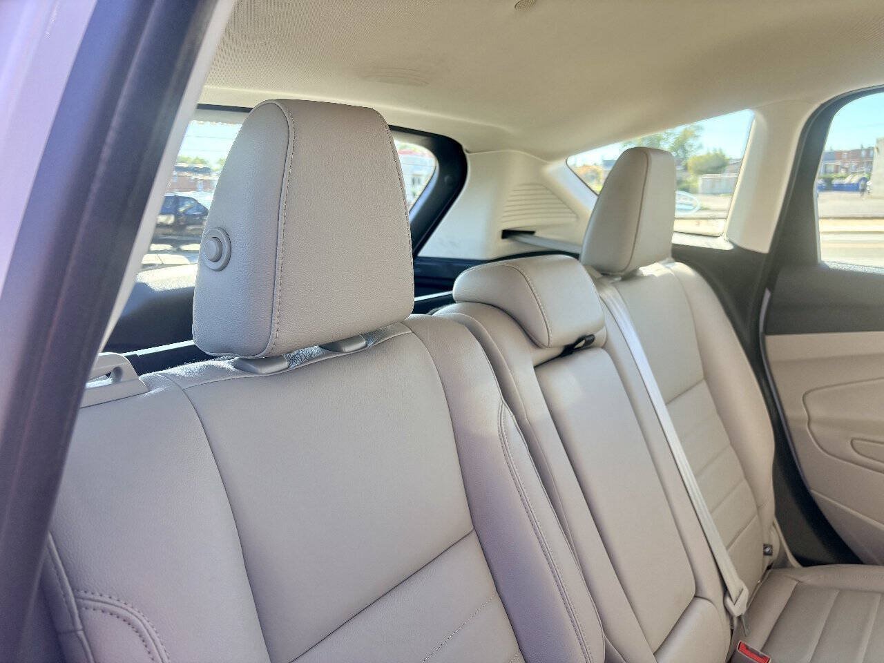 Used 2014 Ford C-MAX Energi SEL FWD image 32