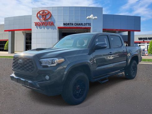 Used 2022 Toyota Tacoma TRD Sport w/ Technology Package RWD image 5
