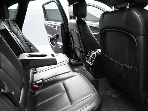 Used 2019 Porsche Macan S image 18