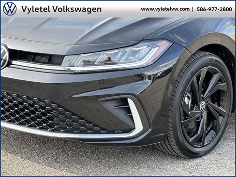 Certified 2025 Volkswagen Jetta SE w/ Sunroof Package image 6