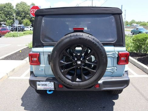 Used 2024 Jeep Wrangler Unlimited Sahara w/ Technology Group AWD/4WD image 7