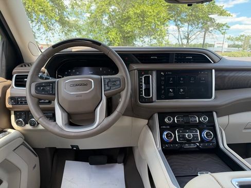 Used 2024 GMC Yukon XL Denali w/ Advanced Technology Package AWD/4WD image 20