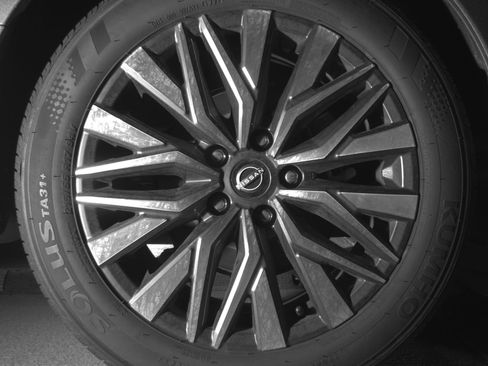 Used 2025 Nissan Altima 2.5 SV image 15