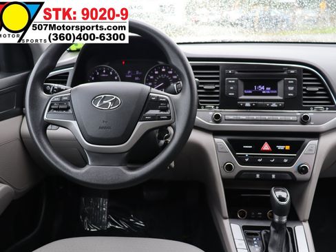 Used 2017 Hyundai Elantra SE image 16