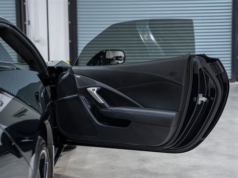 Used 2017 Chevrolet Corvette Stingray Coupe w/ Battery Protection Package RWD image 31