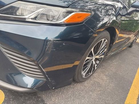 Used 2018 Toyota Camry SE w/ Moonroof Package FWD image 4