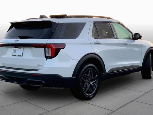 Used 2025 Ford Explorer ST-Line w/ ST-Line Street Pack AWD/4WD image 11