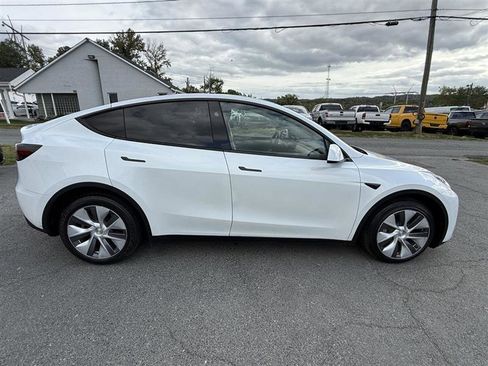 Used 2023 Tesla Model Y Long Range image 6