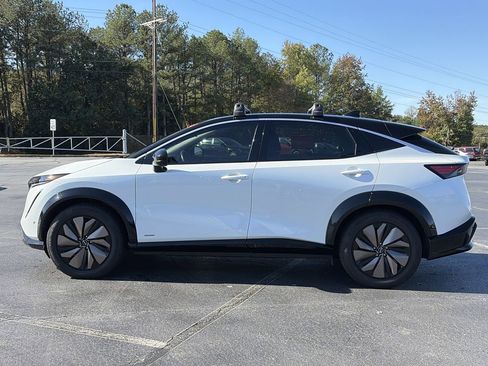 Certified 2023 Nissan Ariya FWD image 2