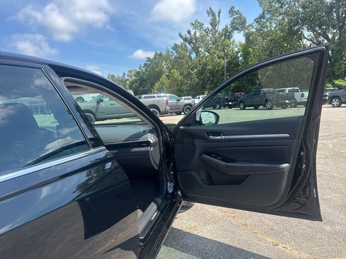 Used 2024 Nissan Altima 2.5 SL FWD image 19