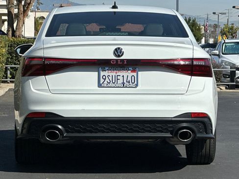 Used 2025 Volkswagen Jetta GLI Autobahn image 5