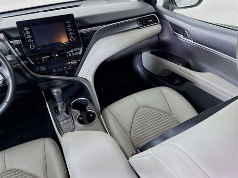 Certified 2022 Toyota Camry SE image 25