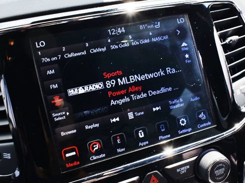 Used 2020 Jeep Grand Cherokee Overland AWD/4WD image 23