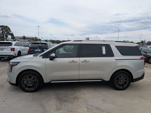 Certified 2025 Kia Carnival SX FWD image 5