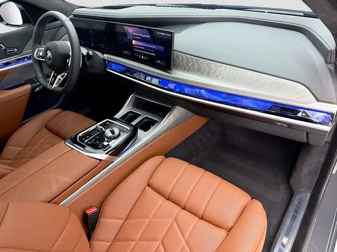 Used 2025 BMW 760i xDrive w/ Executive Package AWD/4WD image 16