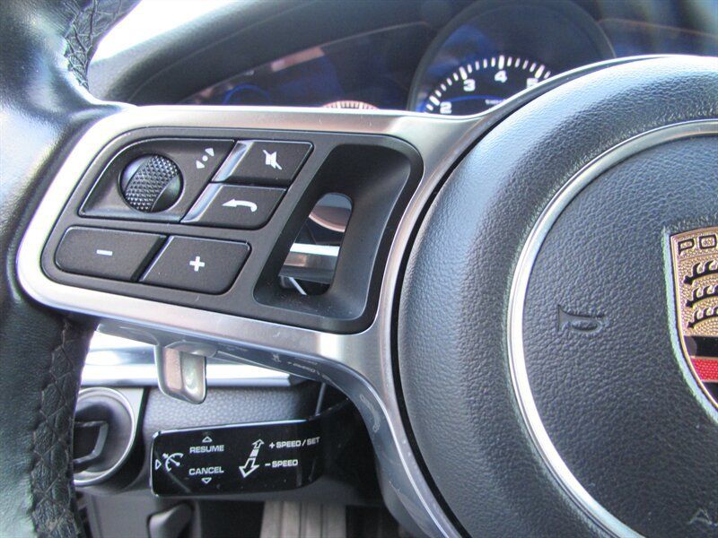 Used 2018 Porsche Panamera image 13