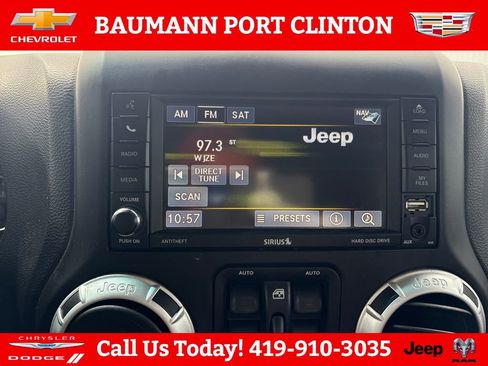 Used 2014 Jeep Wrangler Unlimited Sahara w/ Dual Top Group AWD/4WD image 21