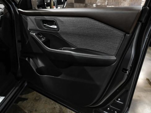 Used 2022 Nissan Rogue SV FWD image 39