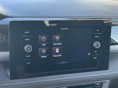 Used 2025 Volkswagen Taos SE image 13