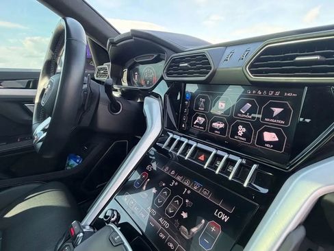 Used 2021 Lamborghini Urus AWD/4WD image 19