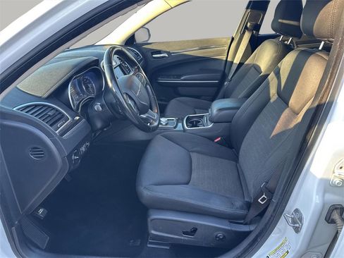 Used 2019 Chrysler 300 Touring w/ Sport Appearance Package image 9