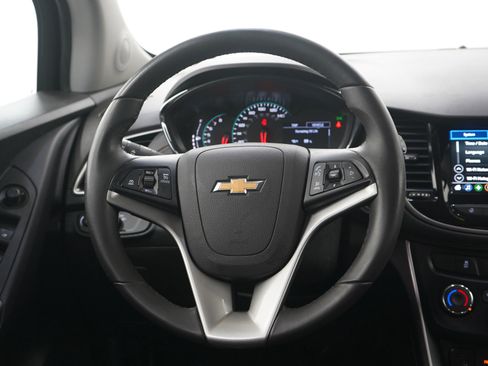 Used 2020 Chevrolet Trax LT w/ LT Convenience Package image 16