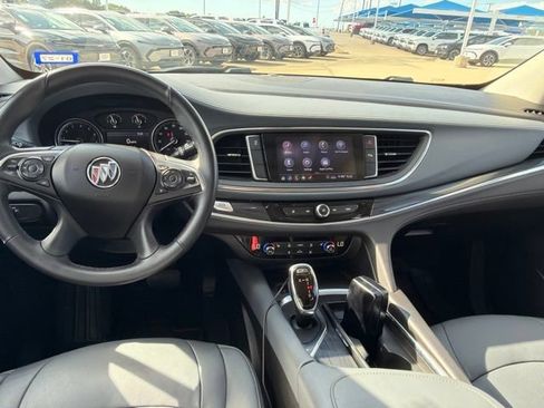 Used 2020 Buick Enclave Essence FWD image 2