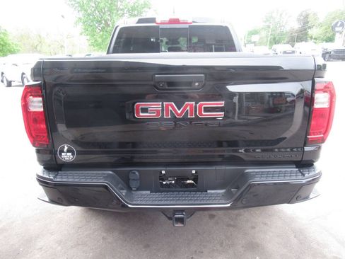 Used 2023 GMC Canyon Denali w/ Denali Black Edition AWD/4WD image 14