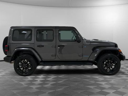 Used 2025 Jeep Wrangler Unlimited Sahara AWD/4WD image 6