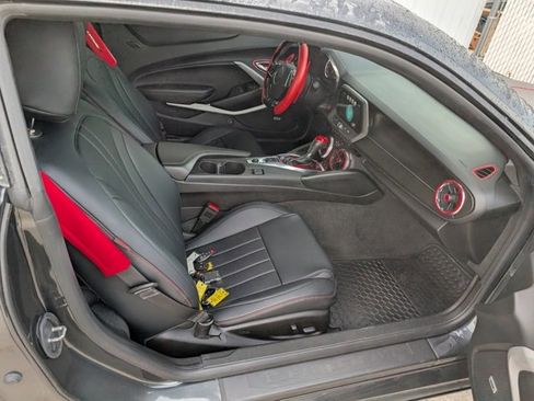 Used 2018 Chevrolet Camaro LT w/ Technology Package image 16