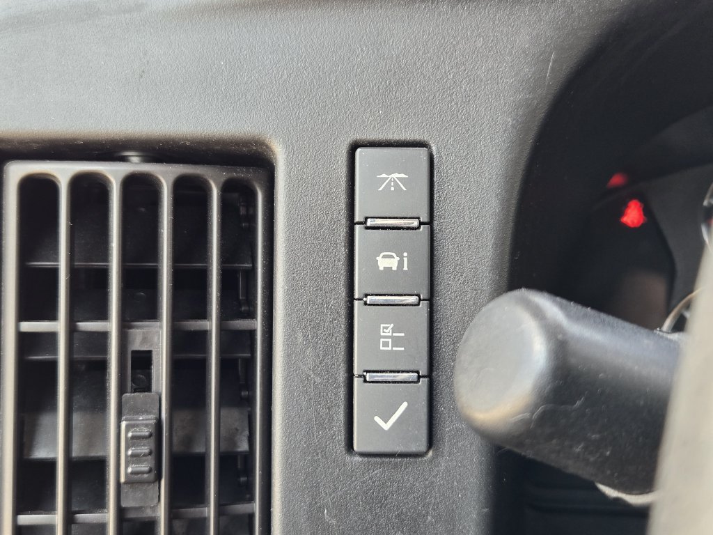 Used 2019 Chevrolet Express 2500 RWD image 25