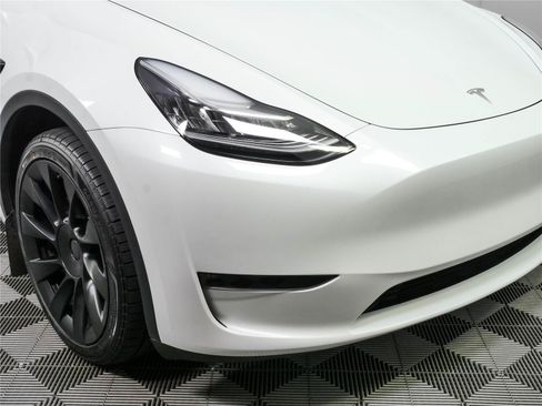 Used 2023 Tesla Model Y Long Range AWD/4WD image 37
