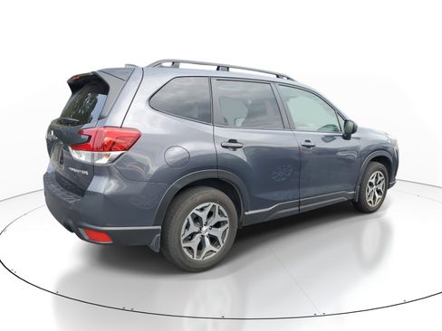 Used 2024 Subaru Forester Premium AWD/4WD image 3